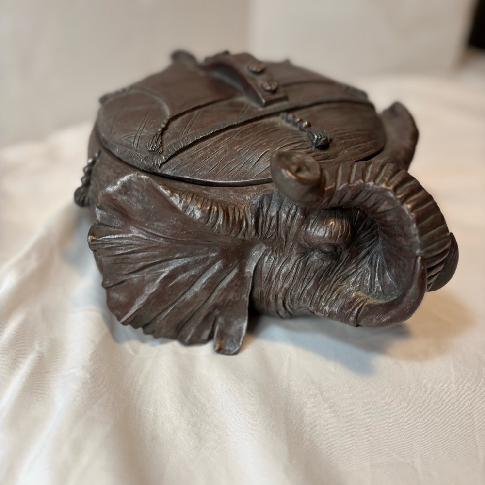 ELEPHANT Trinket Box Lid brown unique textured